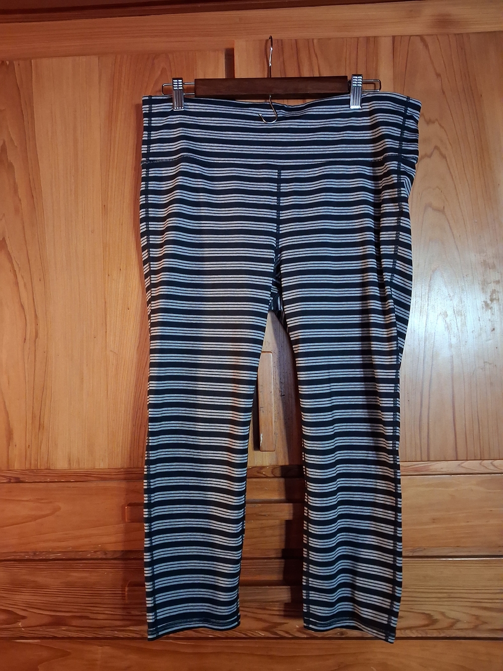 Athleta Black and White Striped Cropped Leggings XL